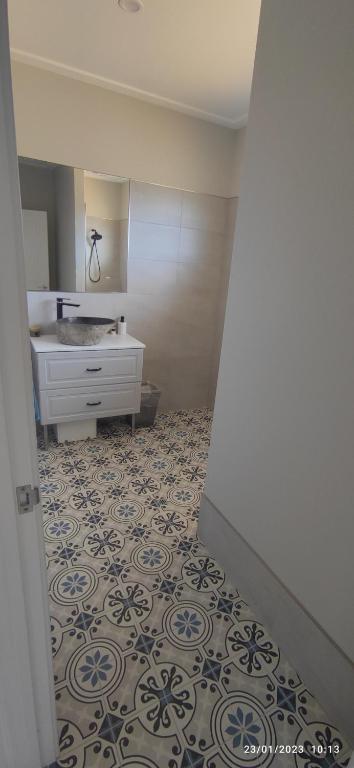 Ocean Views Home Stay - Schoolies Week Accommodation 3