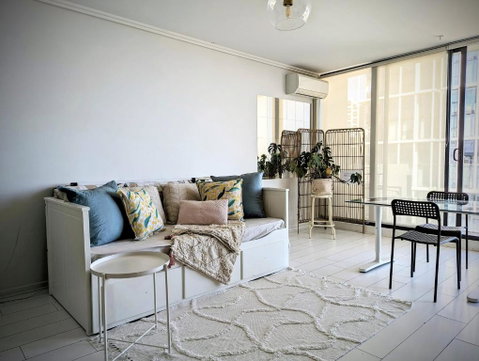 Ocean View Apartment Close To CBD With Indoor Pool. - Schoolies Week Accommodation 3