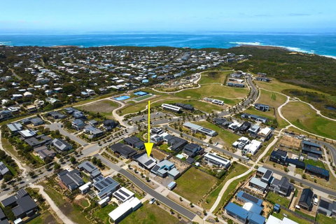 Opulence Cove - Schoolies Week Accommodation 2