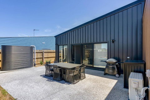 Opulence Cove - Schoolies Week Accommodation 3
