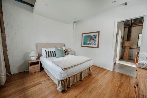 Orchard Cottage - Quiet Farm Escape - Schoolies Week Accommodation 1