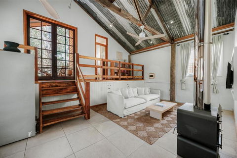 Orchard Cottage - Quiet Farm Escape - Schoolies Week Accommodation 2