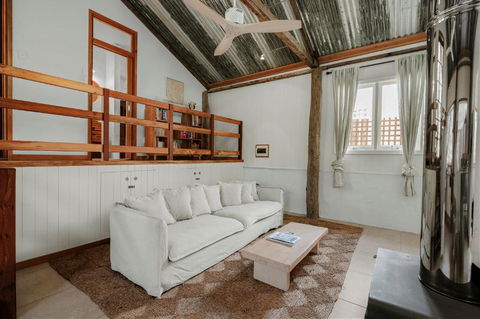 Orchard Cottage - Quiet Farm Escape - Schoolies Week Accommodation 3