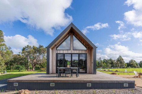 Ovata - Country To Coast - Schoolies Week Accommodation 0