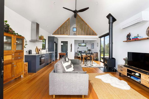 Ovata - Country To Coast - Schoolies Week Accommodation 2