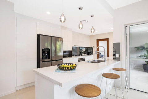 Park Avenue Luxe Townhouse Brand New Sleeps 9 - Schoolies Week Accommodation 3