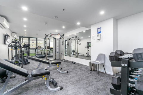 Park Avenue Apt In The Heart Of The City - Schoolies Week Accommodation 1