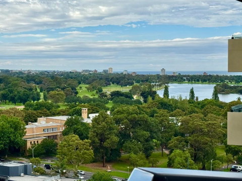 Panoramic View - Albert Park Lake & Shrine Views - Schoolies Week Accommodation 0