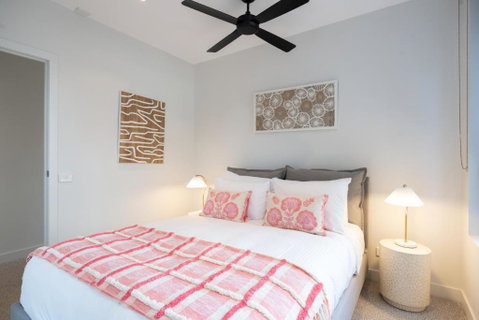 Panoramic View - Albert Park Lake & Shrine Views - Schoolies Week Accommodation 3