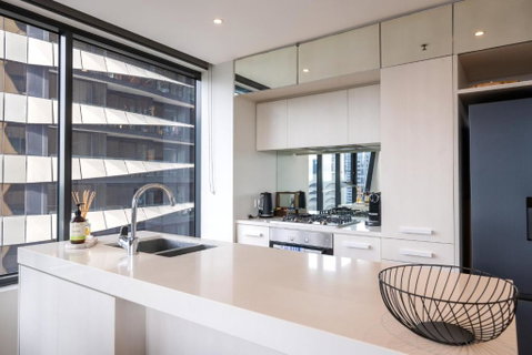 Panoramic View - Albert Park Lake & Shrine Views - Schoolies Week Accommodation 2