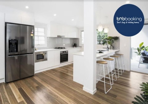 Park Avenue Terrace House Sleeps 9 - Schoolies Week Accommodation 0