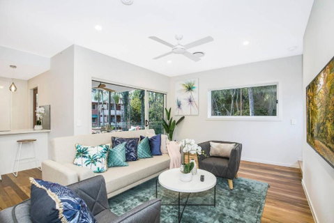 Park Avenue Townhouse Retreat Brisbane Sleeps 10 - Schoolies Week Accommodation 3