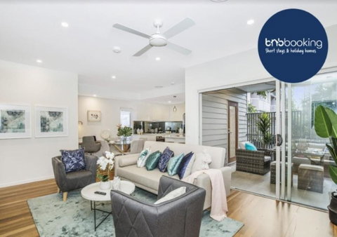 Park Avenue Townhouse Retreat Brisbane Sleeps 10 - Schoolies Week Accommodation 0