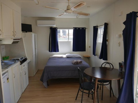 Parkes Country Cabins - Schoolies Week Accommodation 0