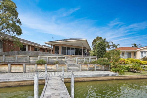 Pelican Brief - Schoolies Week Accommodation 0