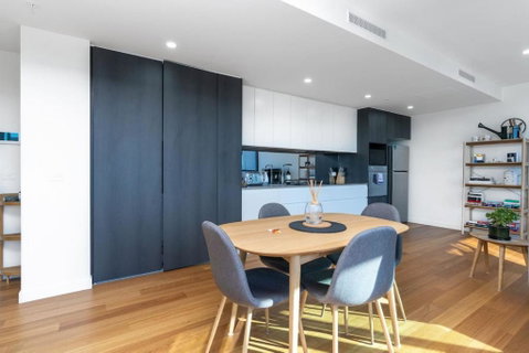 Perfectly Located 1BR BA Apartment - Schoolies Week Accommodation 2