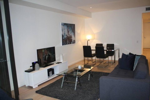 Perfect Large One Bedroom Plus Study - ALB09518 - Schoolies Week Accommodation 0