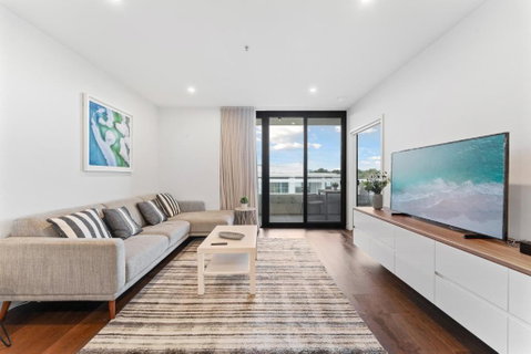 Perfect Location 1-Bed With Balcony, BBQ & Parking - Schoolies Week Accommodation 0