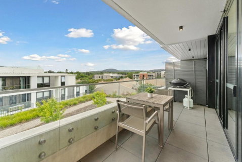 Perfect Location 1-Bed With Balcony, BBQ & Parking - Schoolies Week Accommodation 3