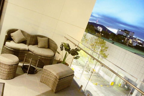 Perfectly Located Modern Apartment - Canberra CBD - Schoolies Week Accommodation 3