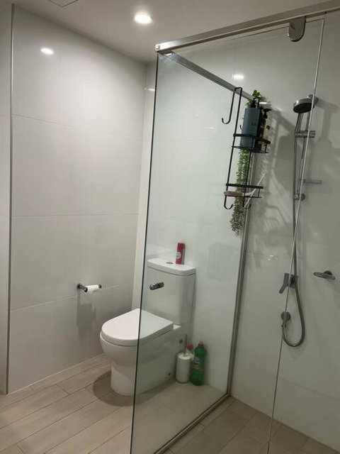 Plush Apartment On Mort - Schoolies Week Accommodation 1