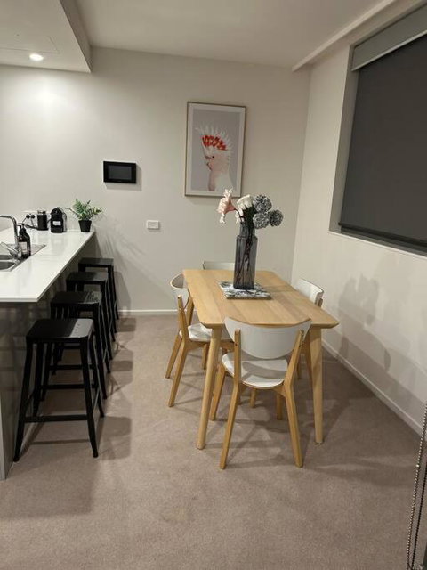 Plush Apartment On Mort - Schoolies Week Accommodation 2
