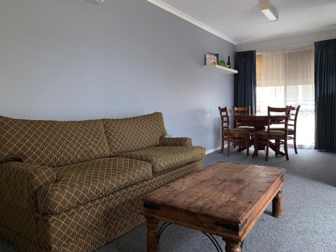 Portarlington Holiday Apartment - Schoolies Week Accommodation 3
