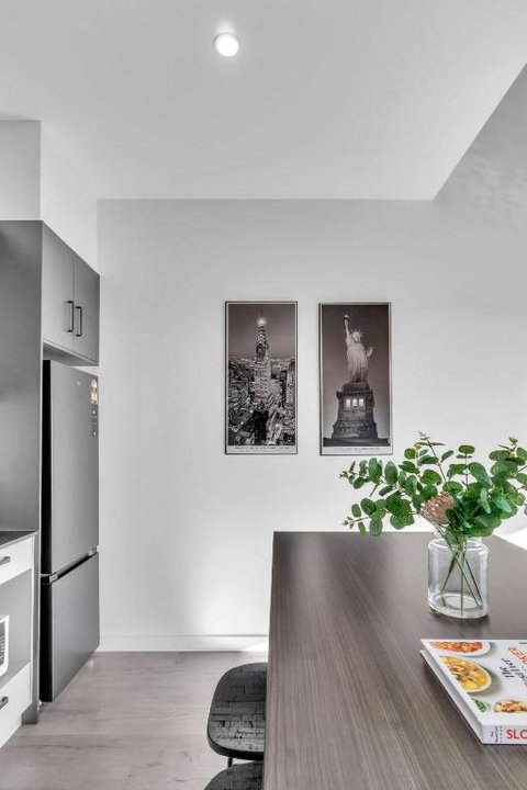 Portside Paradise - Steps Away From The Port - Schoolies Week Accommodation 1