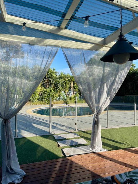 Prime Glen Huntly Beauty - 4BR Family Home W Pool - Schoolies Week Accommodation 1