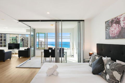 Q Tower Amazing Ocean Views 22nd Level Heated Pools Sleeps 6 - Optimise BNB - Schoolies Week Accommodation 1