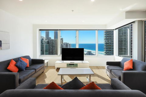 Q Tower Amazing Ocean Views 22nd Level Heated Pools Sleeps 6 - Optimise BNB - Schoolies Week Accommodation 0