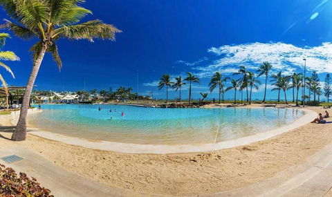 QCWA Cheerful Cottage - Airlie Beach - Schoolies Week Accommodation 3