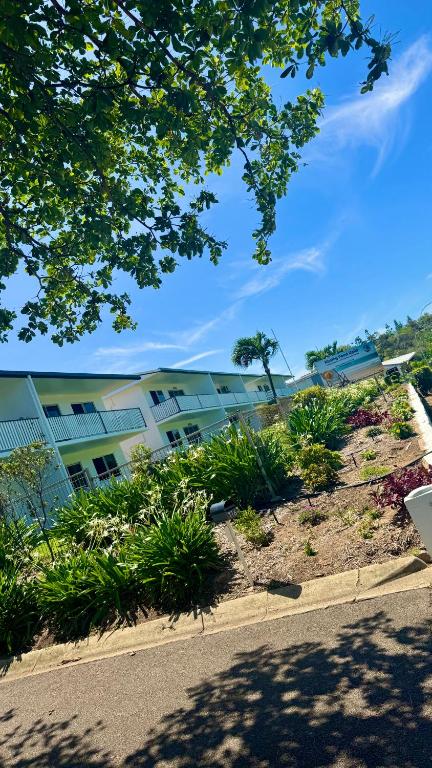 QCWA K P Units - Schoolies Week Accommodation 3