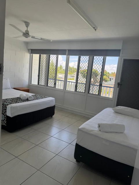 QCWA K P Units - Schoolies Week Accommodation 2