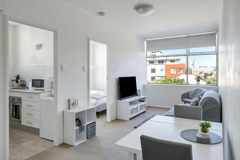 Quaint 1BD On The Doorstep Of Manly Beach - Schoolies Week Accommodation 2