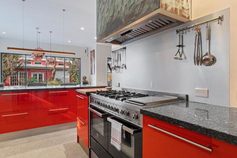 Quaint 4-Bed With Backyard 5-Min To The Beach - Schoolies Week Accommodation 2