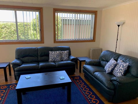 Quaint Hideaway - Schoolies Week Accommodation 3