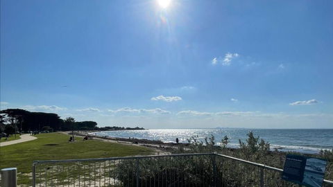 Quaint Hideaway - Schoolies Week Accommodation 1