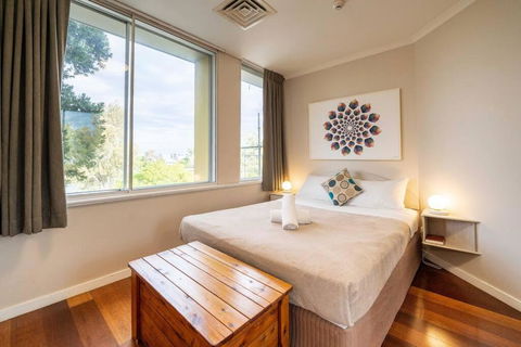 Quaint Auchenflower 1B1B Apt W Parking Close To UQ - Schoolies Week Accommodation 0