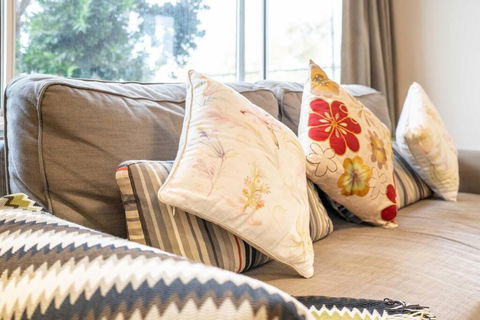 Quaint Auchenflower 1B1B Apt W Parking Close To UQ - Schoolies Week Accommodation 1