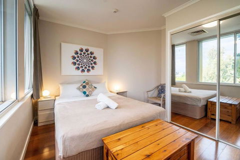 Quaint Auchenflower 1B1B Apt W Parking Close To UQ - Schoolies Week Accommodation 3