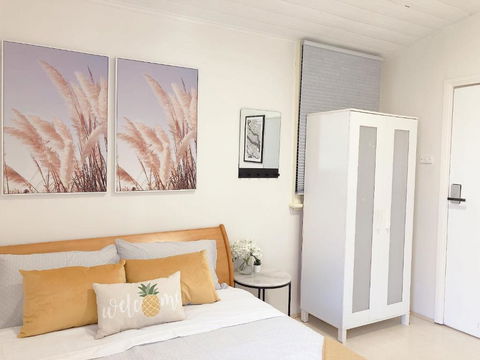 Quaint Double Or Queen Room - Mins To Stations&UNSW - Shared Bathroom - Schoolies Week Accommodation 1