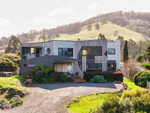 Quarry Hill Lookout - Schoolies Week Accommodation 0