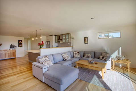 Quarterdeck Apartment - Schoolies Week Accommodation 1