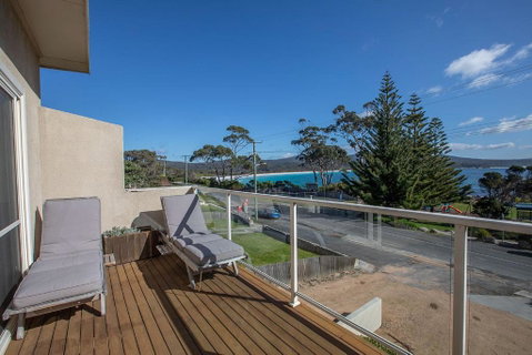 Quarterdeck Apartment - Schoolies Week Accommodation 0