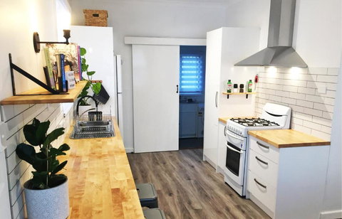 Quick Stroll To The City - Schoolies Week Accommodation 1