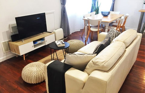 Quick Stroll To The City - Schoolies Week Accommodation 3