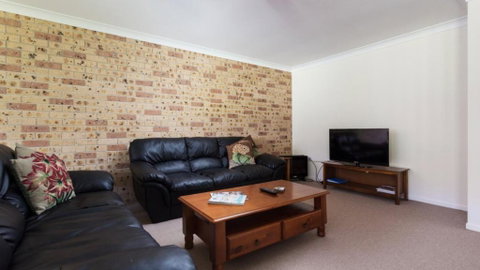 Quiet And Private Duplex - Schoolies Week Accommodation 3