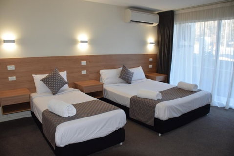 Rainbow Motel Queanbeyan - Schoolies Week Accommodation 0