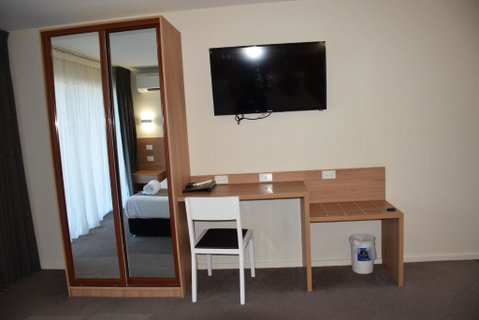 Rainbow Motel Queanbeyan - Schoolies Week Accommodation 3